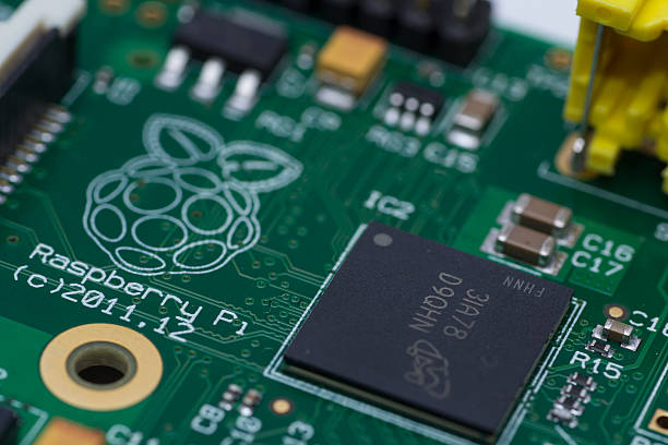 raspberry pi logotipo - raspberry pi fotografías e imágenes de stock