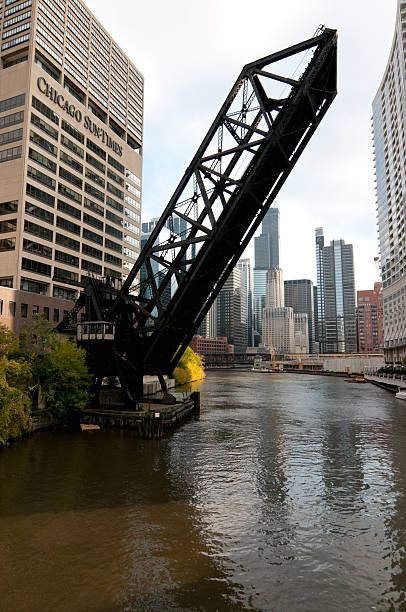 puente de ferrocarril kinzie street - kinzie street railroad bridge fotografías e imágenes de stock