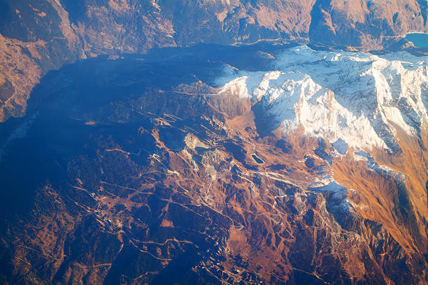 istock Aerial view of apline pass streets 472069219