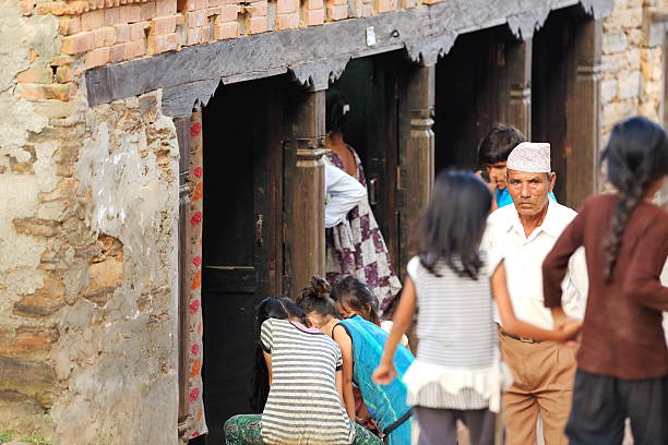 lokale newar personen in bandipur-nepal. 0384 - dhaka topi stock-fotos und bilder
