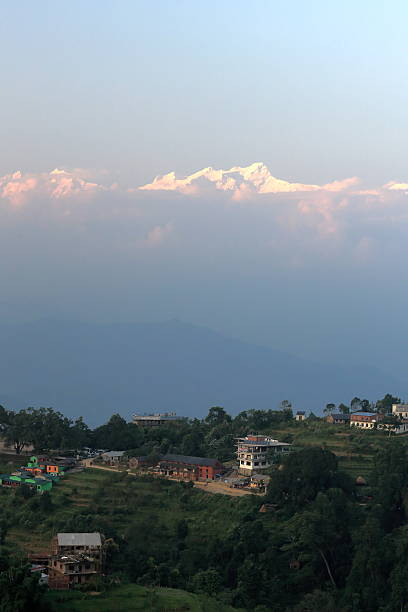 città di bandjpur i-ganesh e mount ganesh himal intervallo.  nepal. 0390 - ganesh himal foto e immagini stock