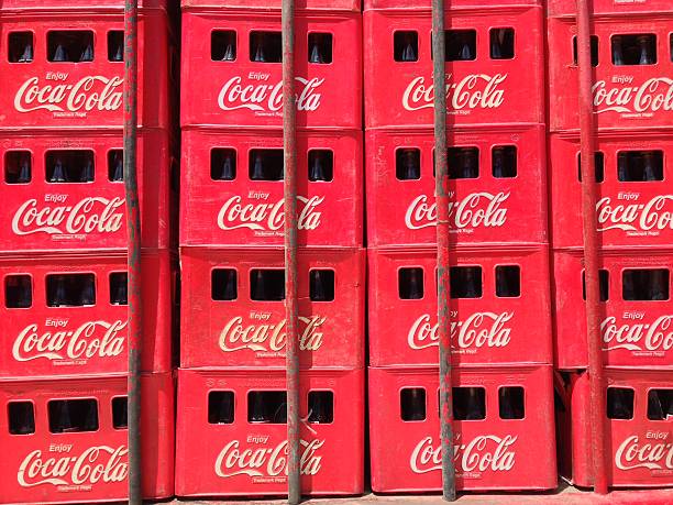 Cajones de Coca-Cola en un camión de reparto - foto de stock