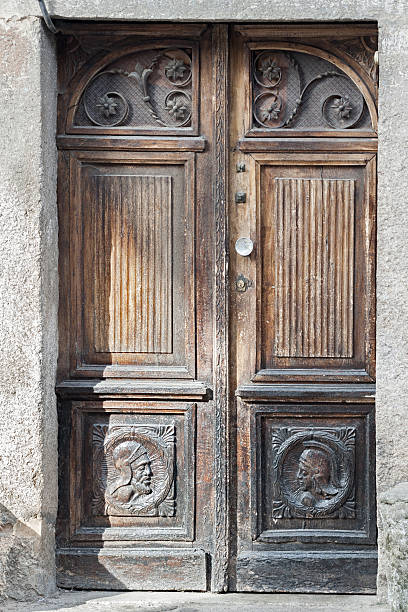 vecchia porta in legno - entrance door old ancient foto e immagini stock