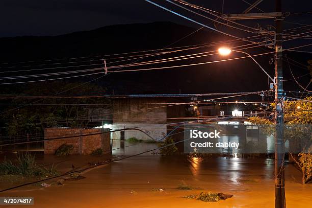 Потоп — стоковые фотографии и другие картинки Дождь - Дождь, Поражение, Help - английское слово