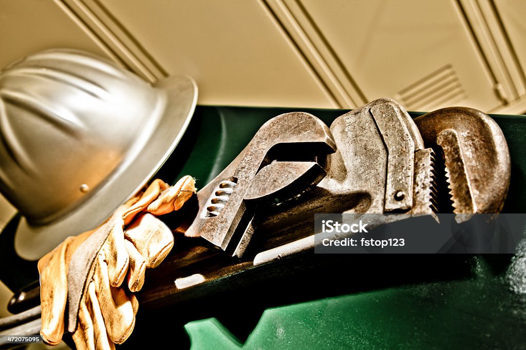 Construção: Campo Petrolífero Trabalhador de ferramentas no vestiário. - Royalty-free Alicate Foto de stock