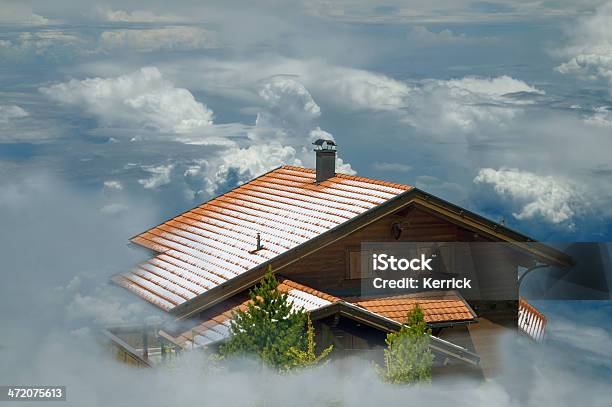 Alpine Hut Auf Himmel Und Wolken Cumulus Stockfoto und mehr Bilder von Alpen - Alpen, Anhöhe, Aussicht genießen