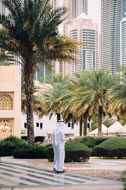 istock Emirati business outdoors meeting 472076444