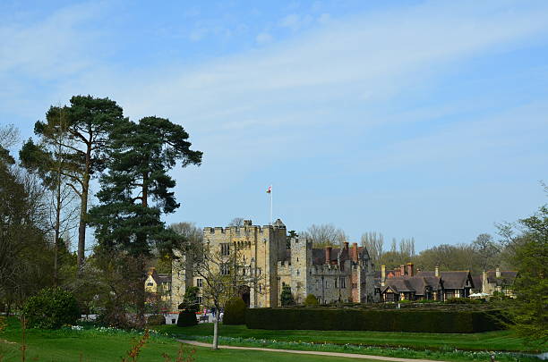Hever Castle Garden Hever Castle, United Kingdom - April 16, 2015: Hever Castle and it's beautiful garden and once the childhood home of Anne Boleyn. Hever Castle stock pictures, royalty-free photos & images