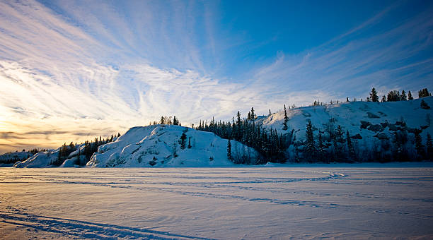 yellowknife back bay, wielki zapracują jezioro. - yellowknife zdjęcia i obrazy z banku zdjęć