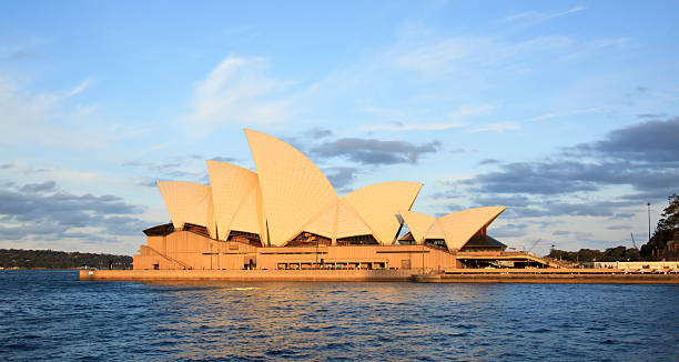 sydney opera hous'al tramonto - sydney opera house sydney australia opera house bridge foto e immagini stock