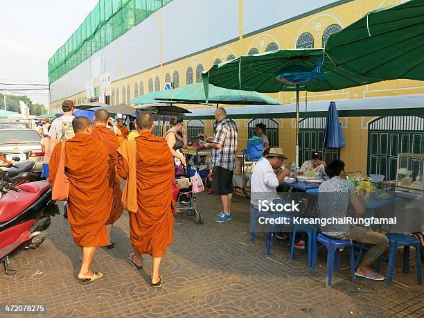 Foto de Budismo Na Ásia e mais fotos de stock de Adulação - Adulação, Adulto, Amarelo