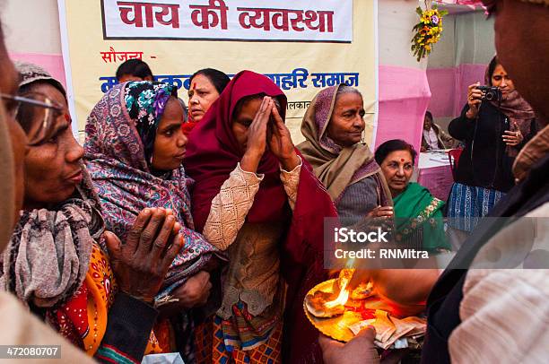 Hindu Weiblichen Fans Babughat Kolkata Stockfoto und mehr Bilder von Alter Erwachsener - Alter Erwachsener, Asiatischer und Indischer Abstammung, Asien