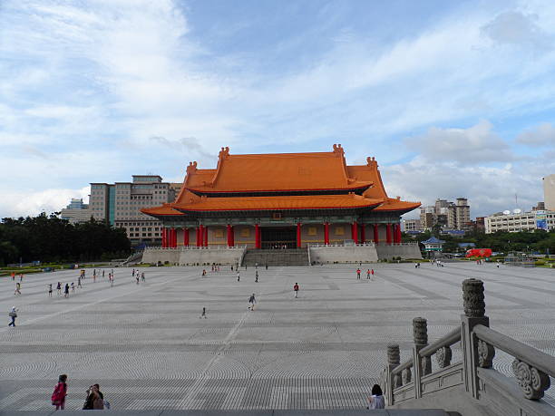 national concert hall, taiwan - national chiang kai shek memorial hall foto e immagini stock