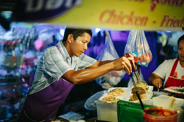 タイのストリートフード - editorial asia thailand people ストックフォトと画像