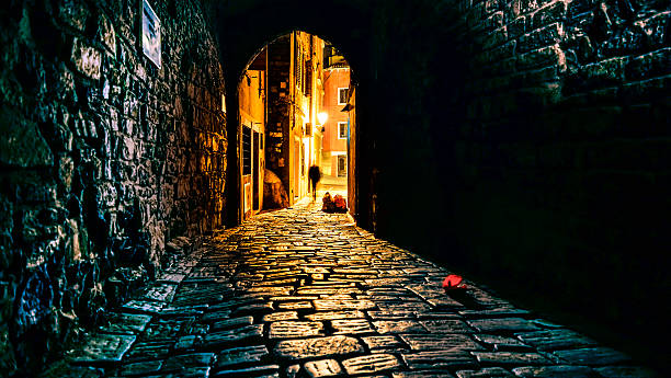 istock Dark narrow street 472082391