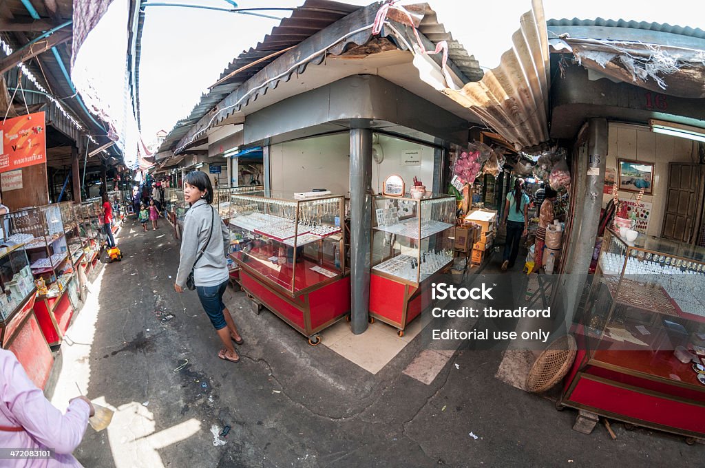 O antigo mercado em Phnom Penh, Camboja - Foto de stock de Abaixo royalty-free