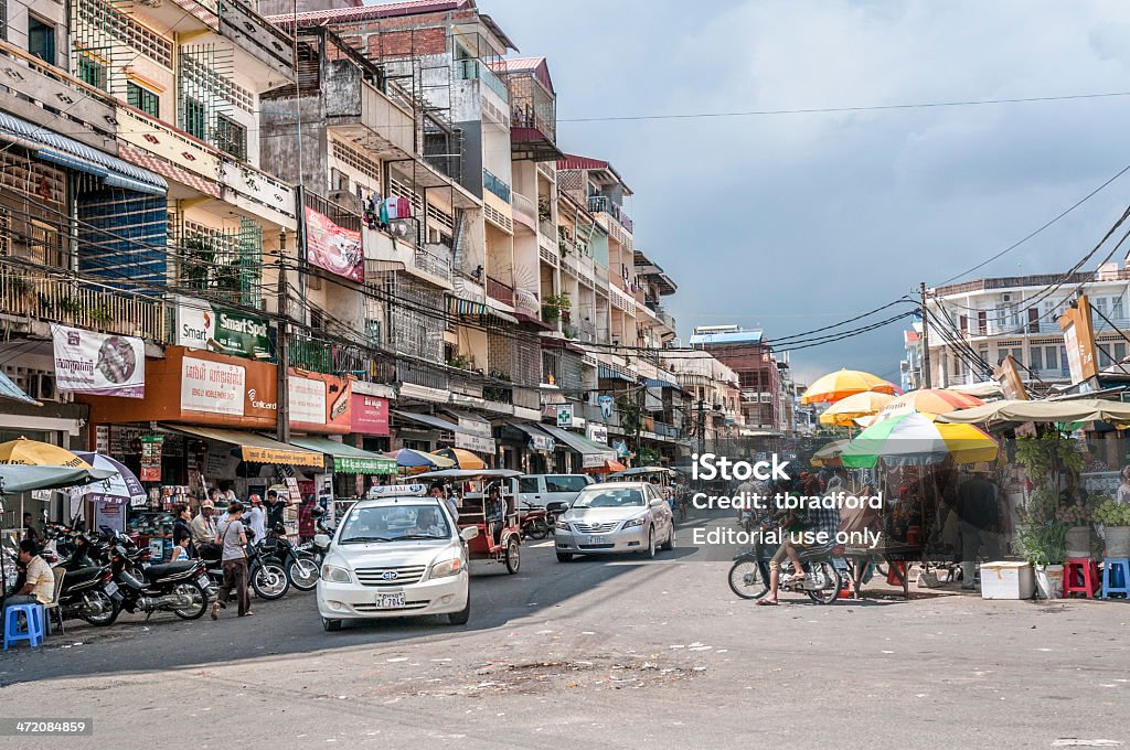 Scena di strada a Phnom Penh, Cambogia - Foto stock royalty-free di Affollato