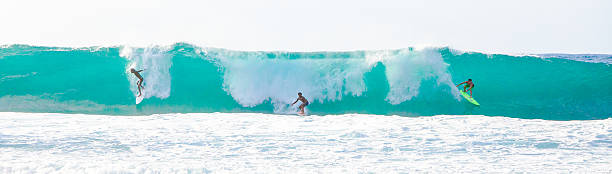 surf en onda grande de hawai - north shore hawaii islands oahu island fotografías e imágenes de stock