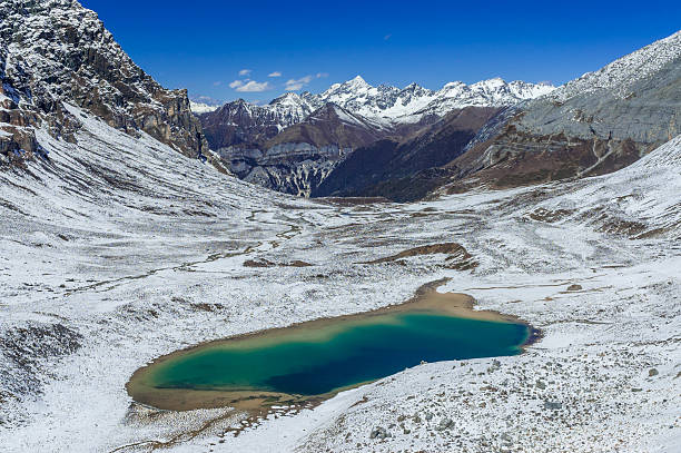 istock Emerald Lake at Yading Nature Reserve 472085251