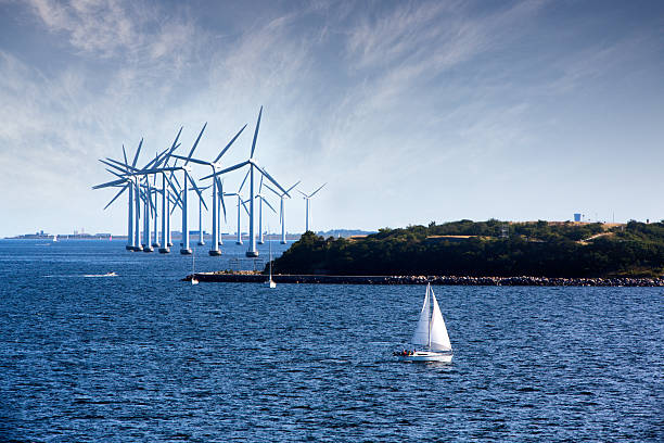 conjunto de mar turbinas eólicas con barco de vela en primer plano - oresund escandinavia fotografías e imágenes de stock