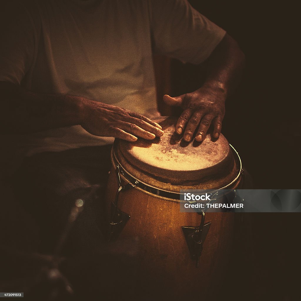 Jugando congas - Foto de stock de Música africana libre de derechos