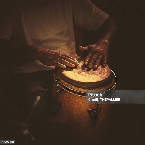 Jugando Congas Foto de stock y más banco de imágenes de Música africana - Música africana, Arte cultura y espectáculos, Bongó