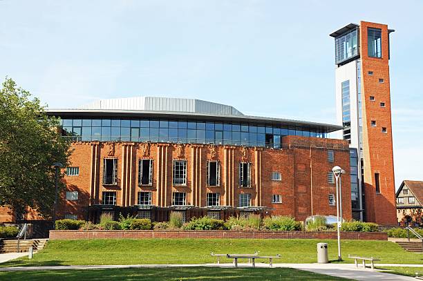 royal shakespeare theatre, stratford-upon-avon. - royal shakespeare theatre stock-fotos und bilder