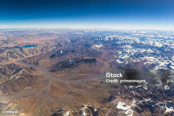 Foto de Vista Aérea De Montanhas E Nuvens Em Cima e mais fotos de stock de Acima - Acima, Ajardinado, Asiático e indiano