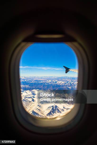 Veduta Aerea Di Montagne E Nuvole Sulla Parte Superiore - Fotografie stock e altre immagini di Distretto di Leh