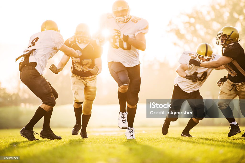 Giocatori di football americano. - Foto stock royalty-free di Correre