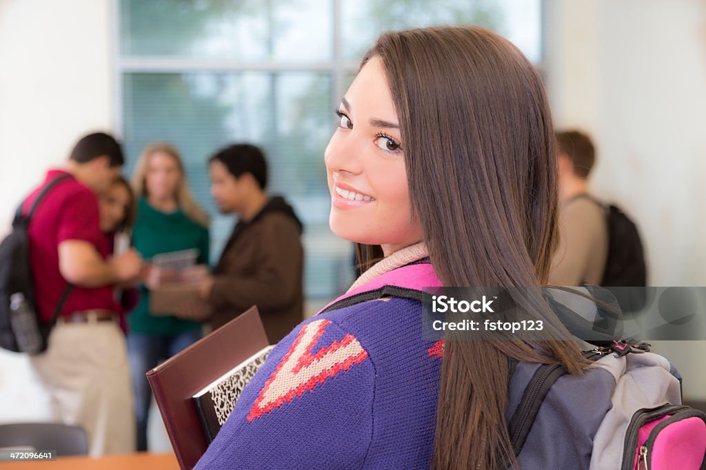 La educación: Latin college student prepara para clase. - Foto de stock de 20 a 29 años libre de derechos