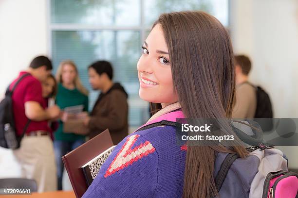 La Educación Latin College Student Prepara Para Clase Foto de stock y más banco de imágenes de 20 a 29 años