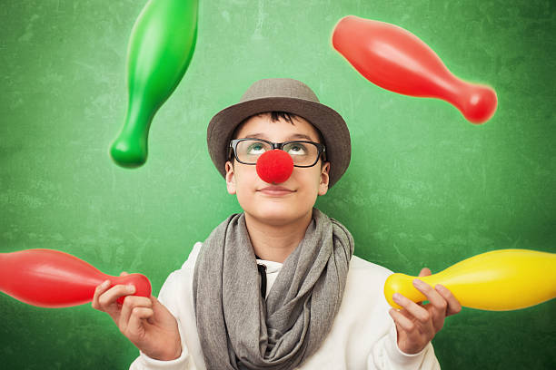 young juggler - jongleren stockfoto's en -beelden