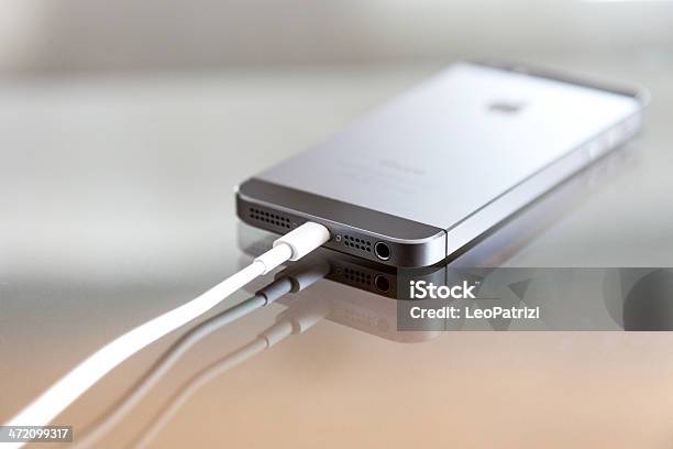 Apple Iphone 5 Jahren Rückseite Und Ladestation Kabel Stockfoto und mehr Bilder von Apple Computer