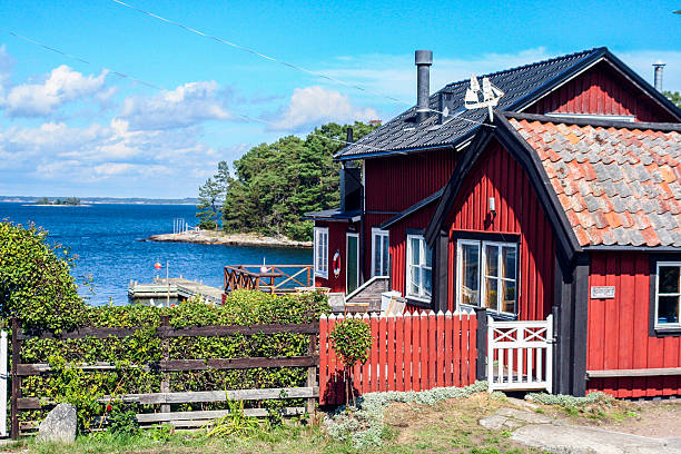 schwedische landschaft nahe joenkoeping - falun stock-fotos und bilder