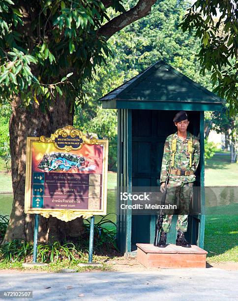 Soldier Królów Strażników W Letni Pałac - zdjęcia stockowe i więcej obrazów Antyczny - Antyczny, Ayuthaya, Azja