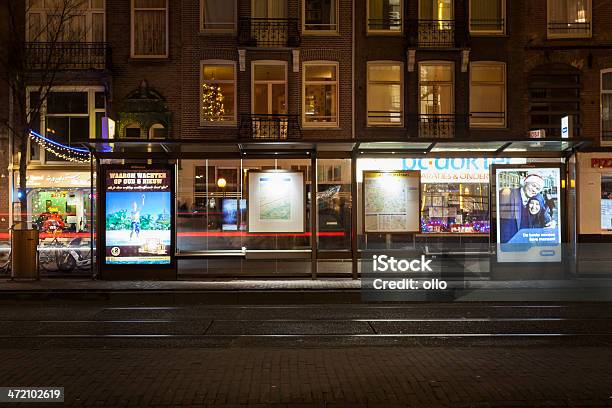 Foto de Amsterdã À Noite e mais fotos de stock de Abrigo de ônibus - Abrigo de ônibus, Noite, Natal