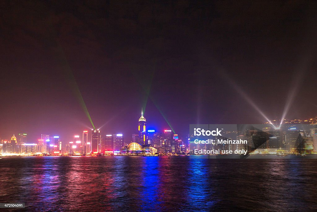 香港の有名なレーザーショーから見た九龍 harber - アジア大陸のロイヤリティフリーストックフォト