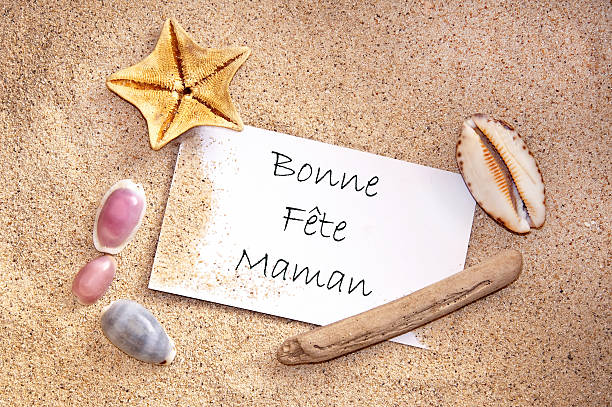 istock Happy mothers day written in French on a note 472105620