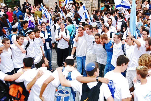 baile de la independencia de israel. - the new city fotografías e imágenes de stock