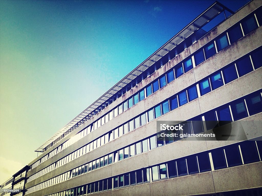 Edificio de oficinas vacías - Foto de stock de Abandonado libre de derechos