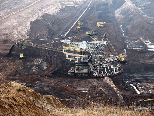 extracção de carvão - lignito imagens e fotografias de stock