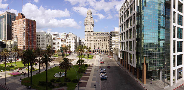 plaza independencia em montevidéu - uruguay montevideo facade built structure - fotografias e filmes do acervo