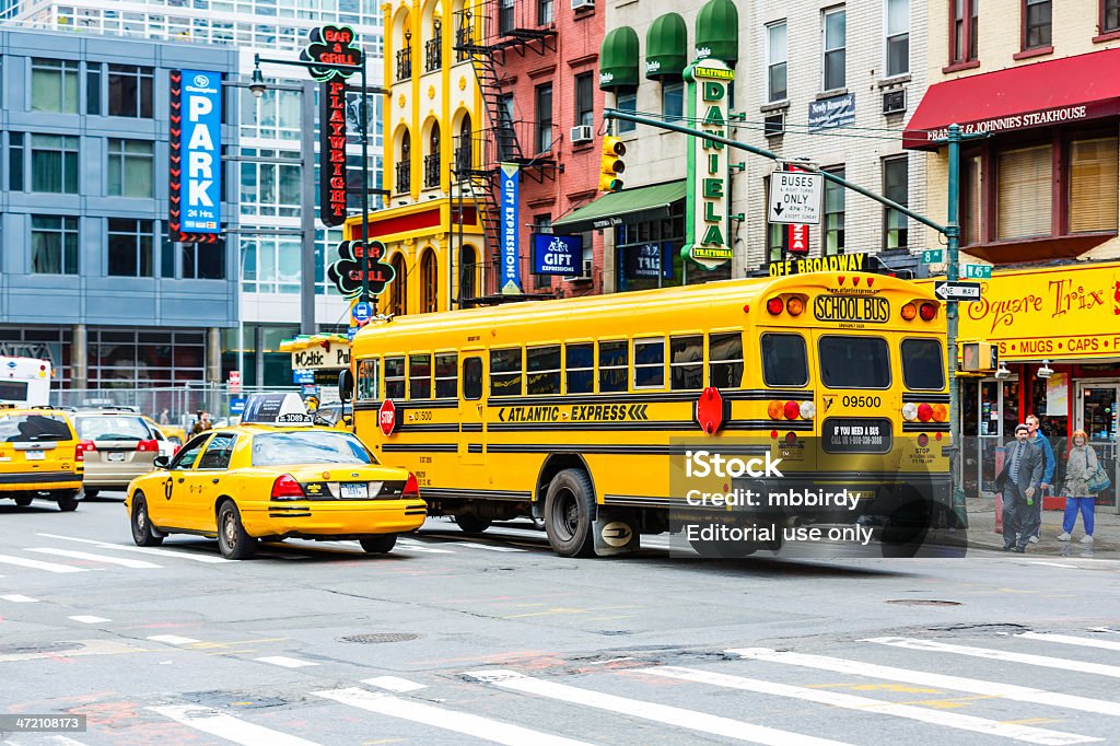 黄色いスクールバス、ニューヨーク市内、マンハッタン、米国 - ア��メリカ合衆国のロイヤリティフリーストックフォト