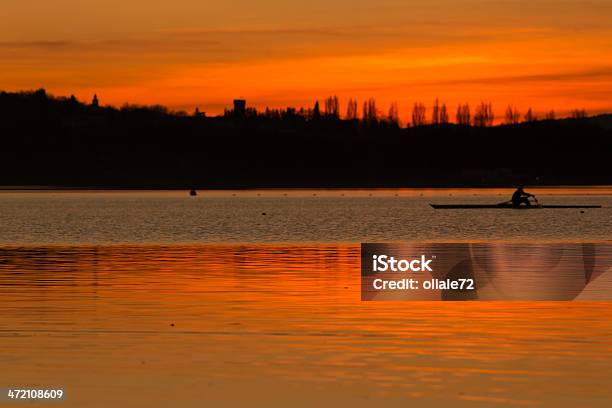 Kyaking Bei Sonnenuntergang Italian Lake District Stockfoto und mehr Bilder von Bildschärfe - Bildschärfe, Eine Person, Entspannung