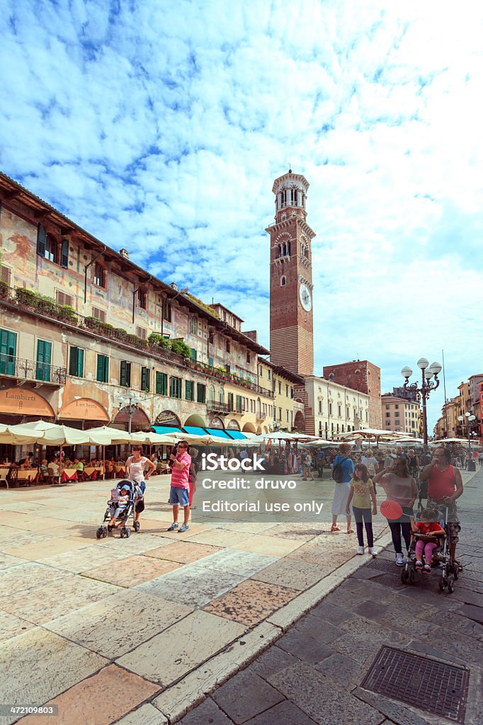 Piazza delle Erbe, Verona, Italia - Foto de stock de Aire libre libre de derechos