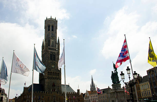 rynku i belfry tower, brugia - belfried zdjęcia i obrazy z banku zdjęć