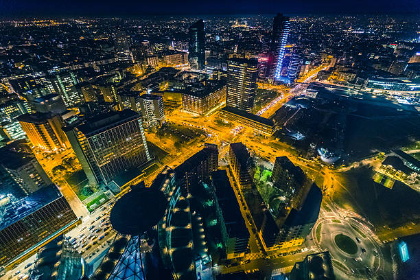 милан skiline ночью - aerial view city urban scene italy стоковые фото и изображения