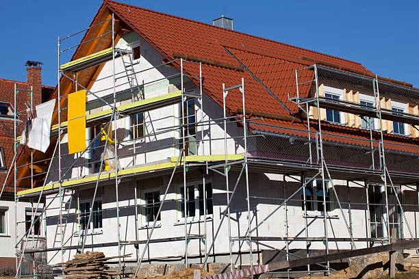 istock Scaffolding construction at the house 472114644
