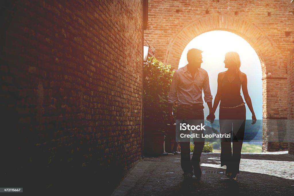 Paar zu Fuß in die Altstadt - Lizenzfrei Gasse Stock-Foto